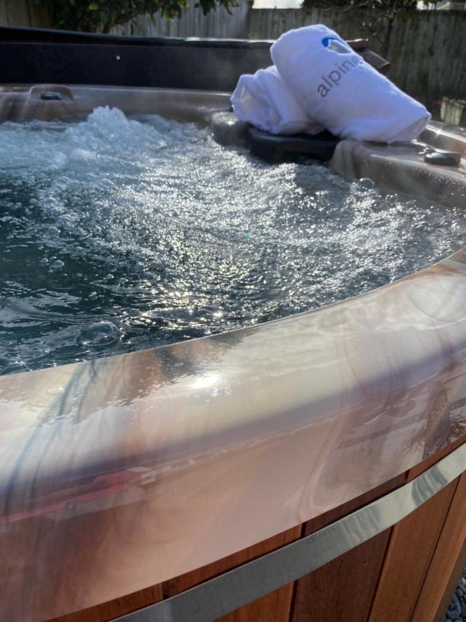 The Great Escape, Luxury Waterfront, Hottub Villa Whitianga Eksteriør billede