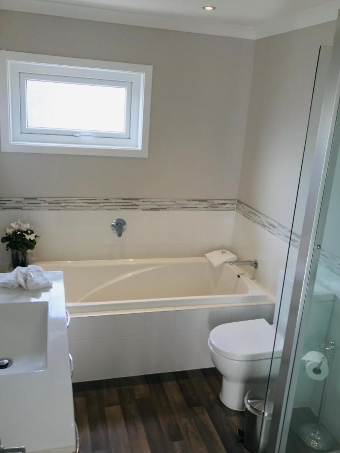 The Great Escape, Luxury Waterfront, Hottub Villa Whitianga Eksteriør billede